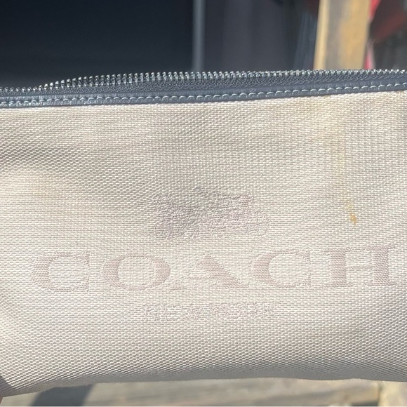 Mollie Colorblock Bucket Bag. - Picture 7 of 9